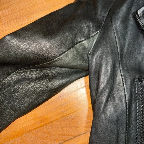 Danier Black Leather Jacket with Faux-Fur Hood - Picture 5 of 7